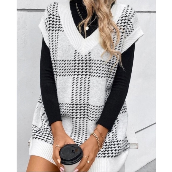 Cozy Plaid Print V Neck Long Vest - Picture 4 of 5